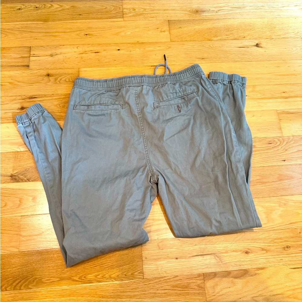 Men’s Aeropostale khaki grey joggers size M. Excellent condition.